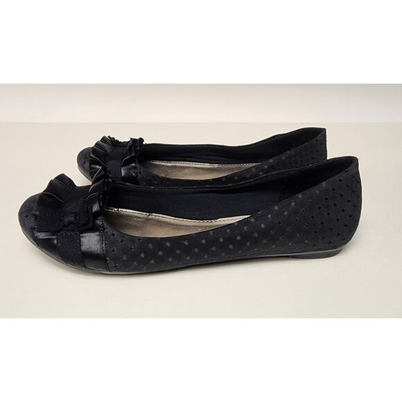 FERGALICIOUS By FERGIE Womens ALANA Ballet Flats Shoes Black Slip On Ruffle 7M - Picture 1 of 7